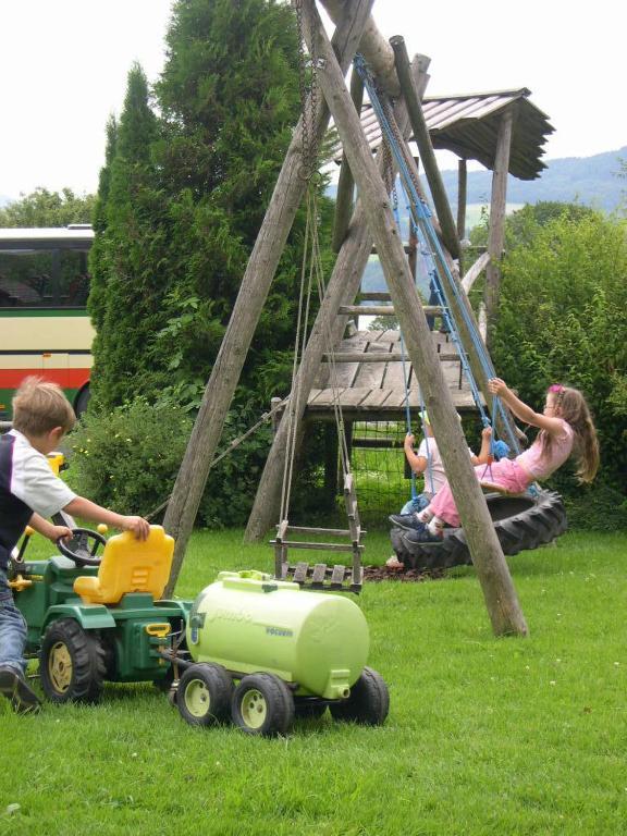 Baby- Und Kinderhof Aicherbauer Seeham Luaran gambar