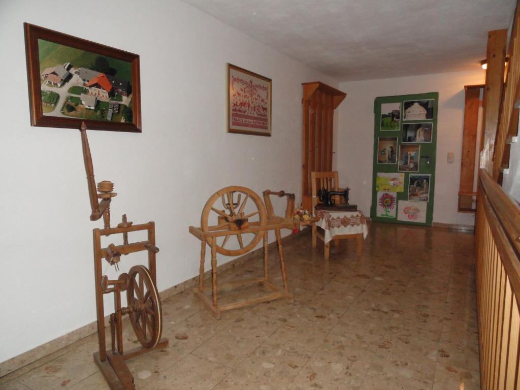 Baby- Und Kinderhof Aicherbauer Seeham Bilik gambar