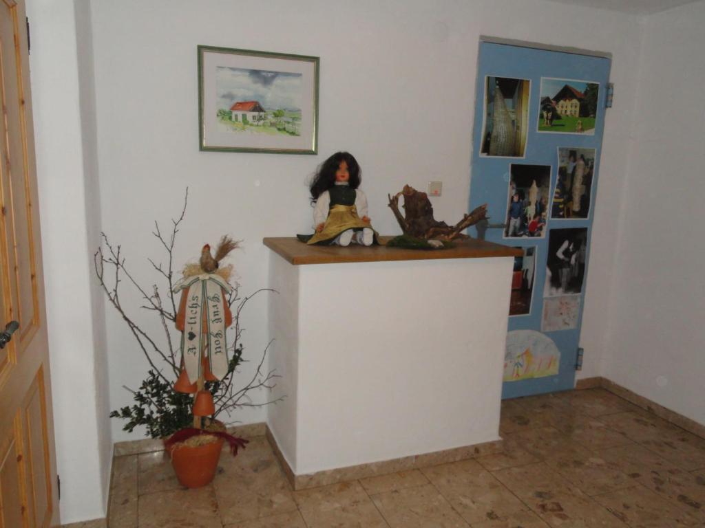 Baby- Und Kinderhof Aicherbauer Seeham Bilik gambar