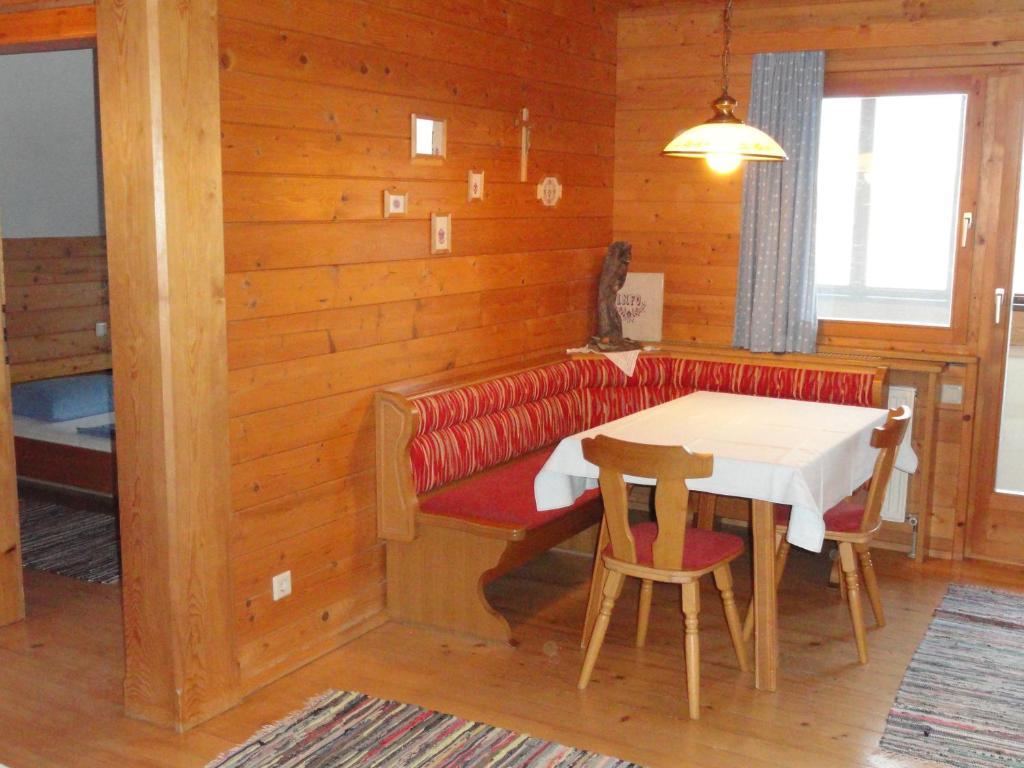 Baby- Und Kinderhof Aicherbauer Seeham Bilik gambar