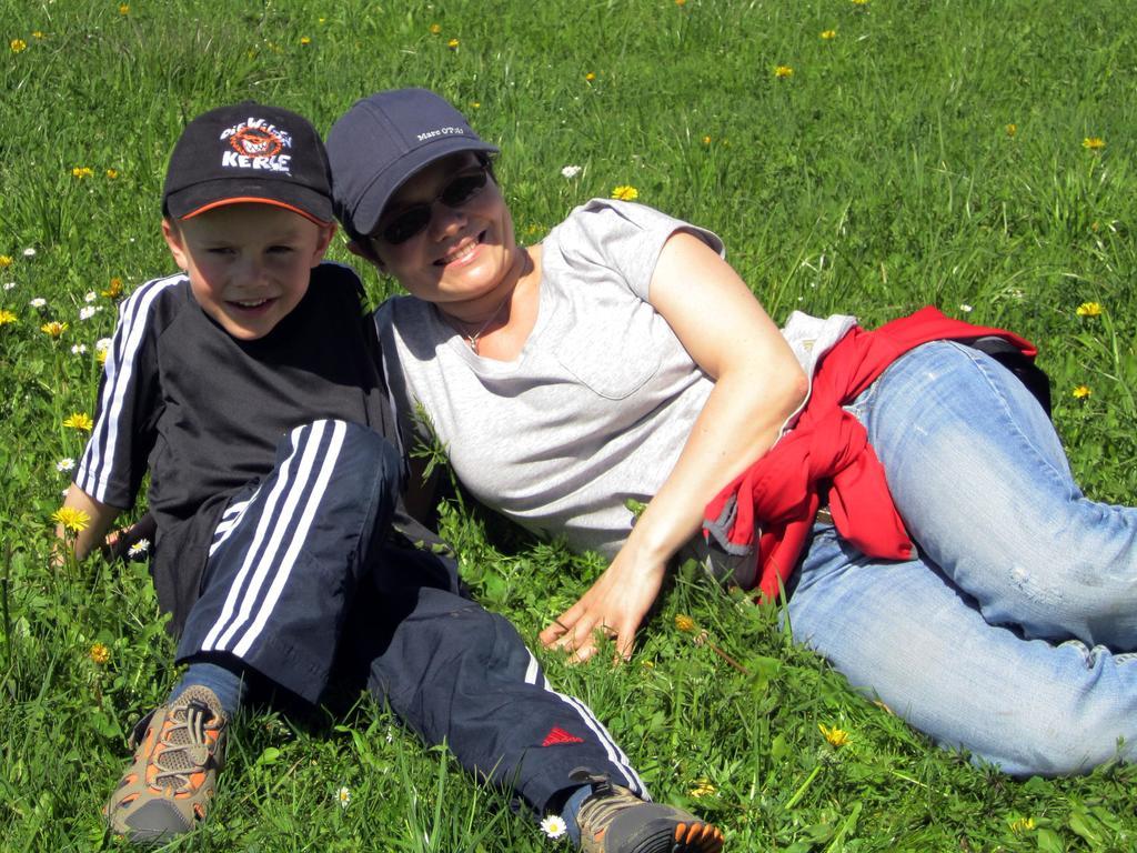Baby- Und Kinderhof Aicherbauer Seeham Luaran gambar